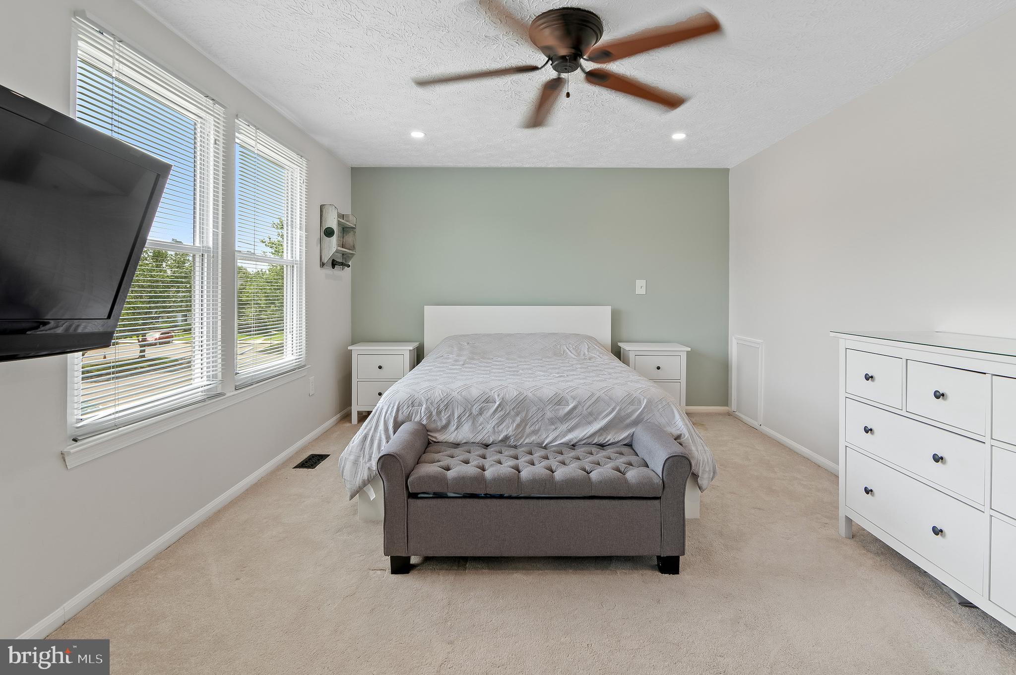 OAK POND - Residential