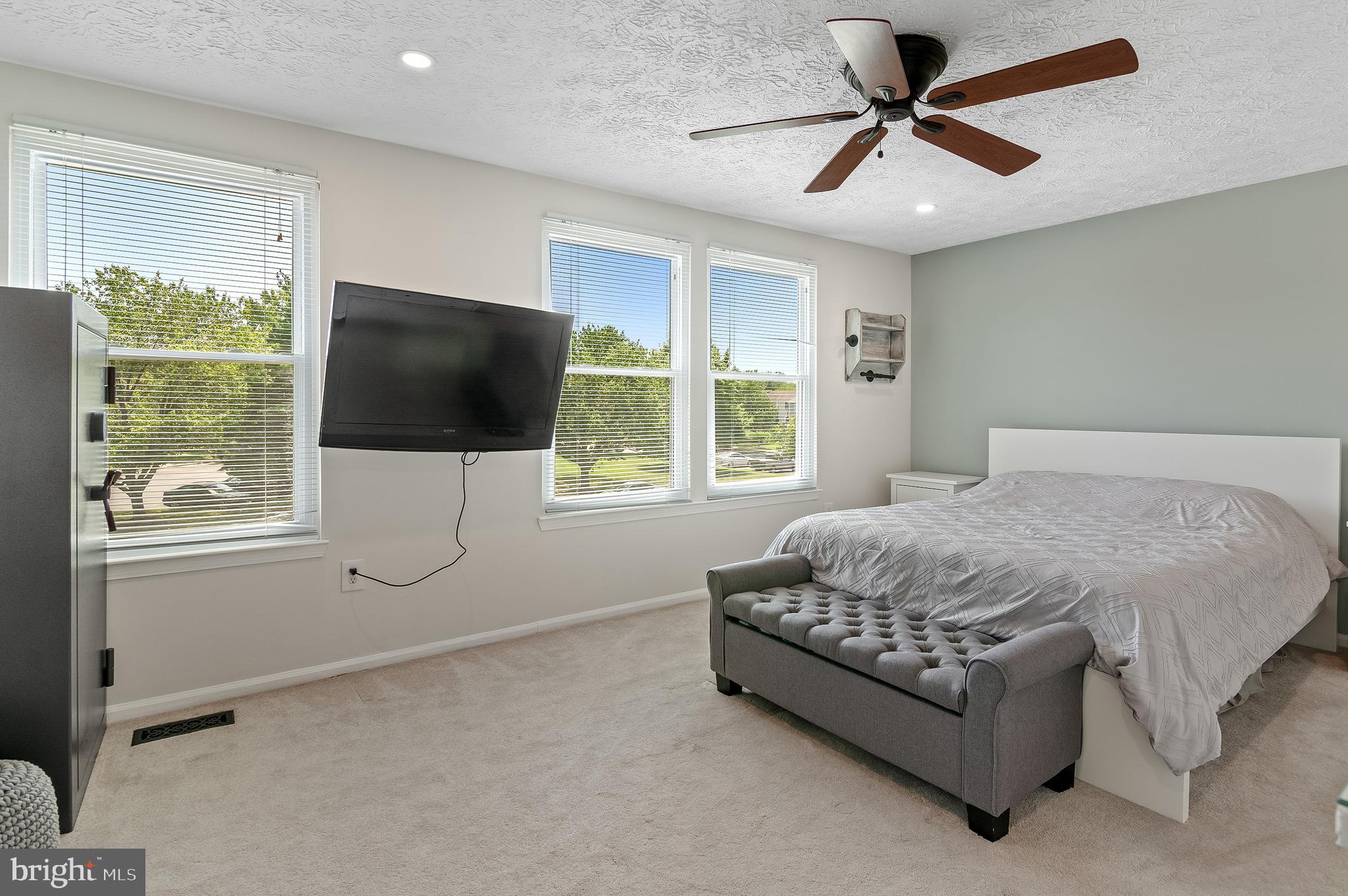 OAK POND - Residential