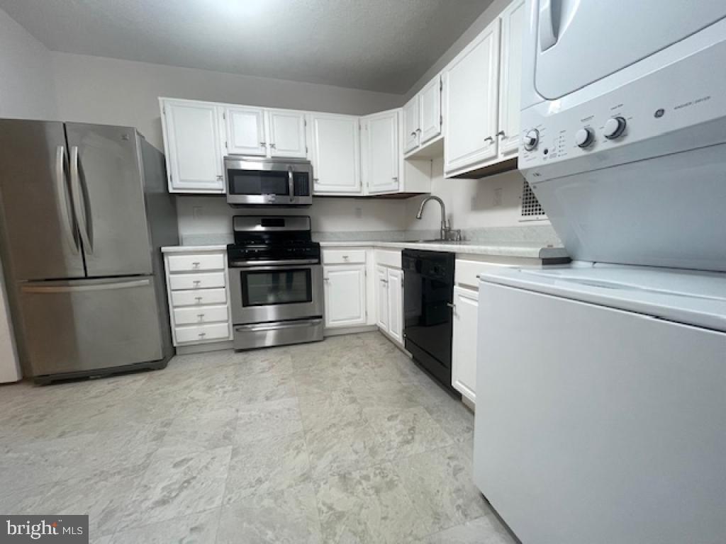 SKYLINE PLAZA - Residential