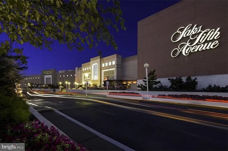 Vienna, Virginia 22182, United States, 5 Bedrooms Bedrooms, ,5 BathroomsBathrooms,Residential,Coming Soon,94961