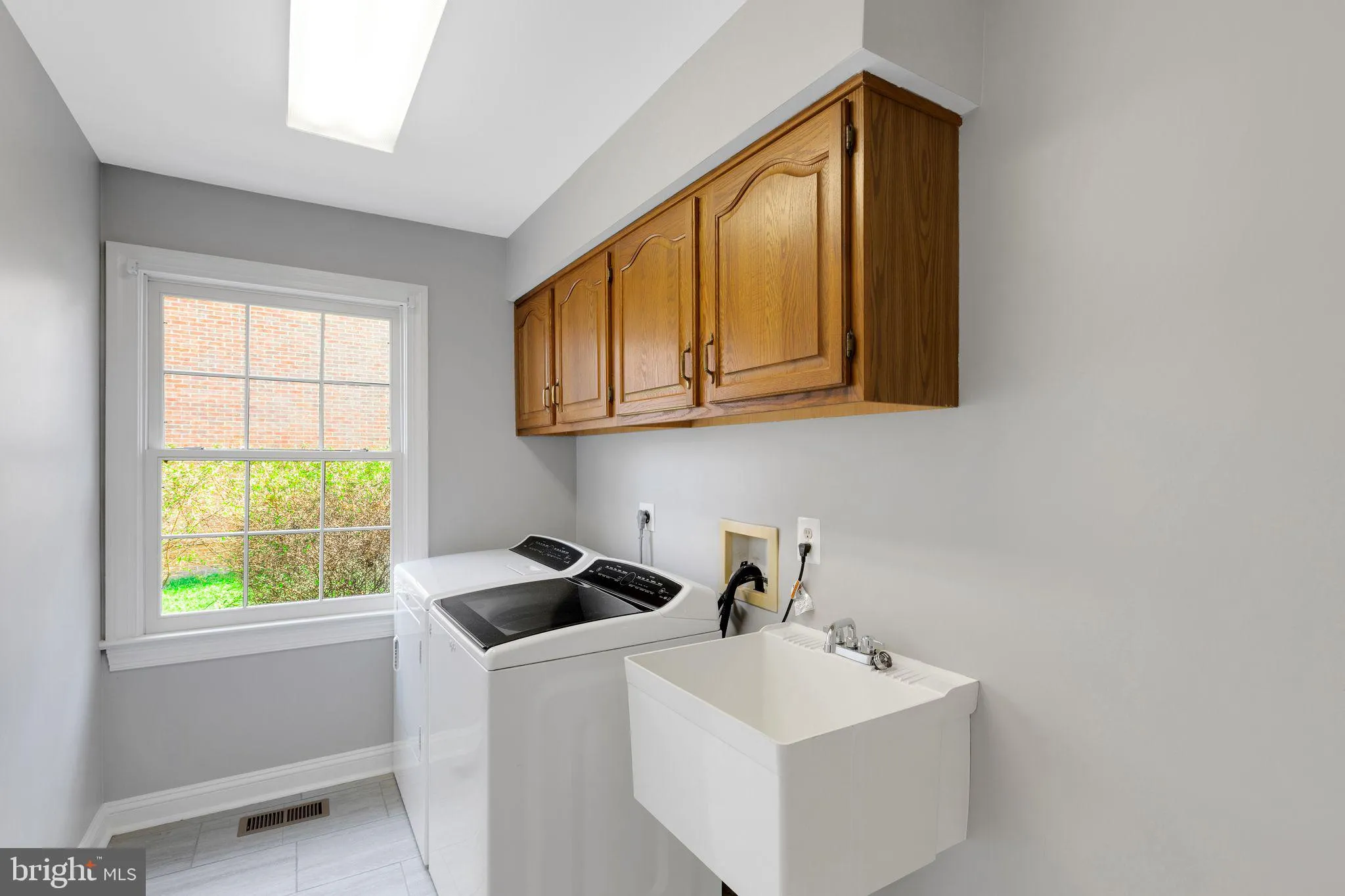 Vienna, Virginia 22182, United States, 5 Bedrooms Bedrooms, ,5 BathroomsBathrooms,Residential,Coming Soon,94961