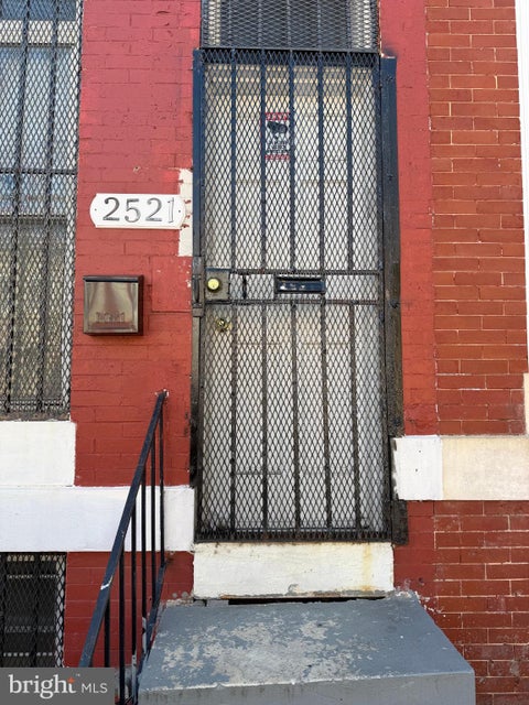 Townhouse For Sale - 2521 W Baltimore Street<br/> BALTIMORE, MD 21223