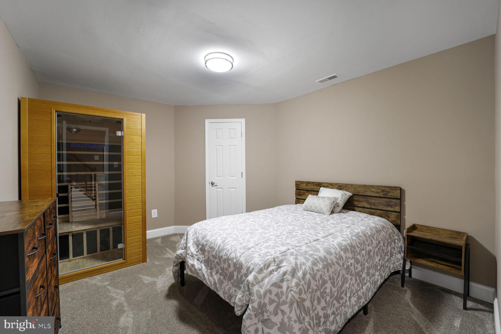 SOUTH RIVER COLONY - Residential