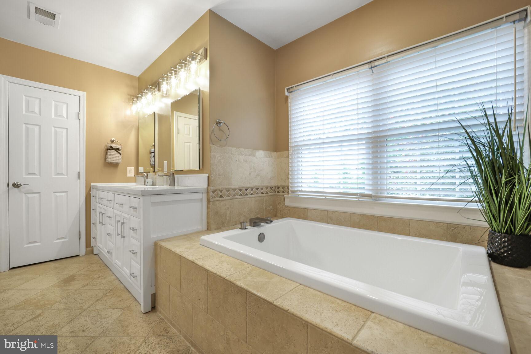 SOUTH RIVER COLONY - Residential