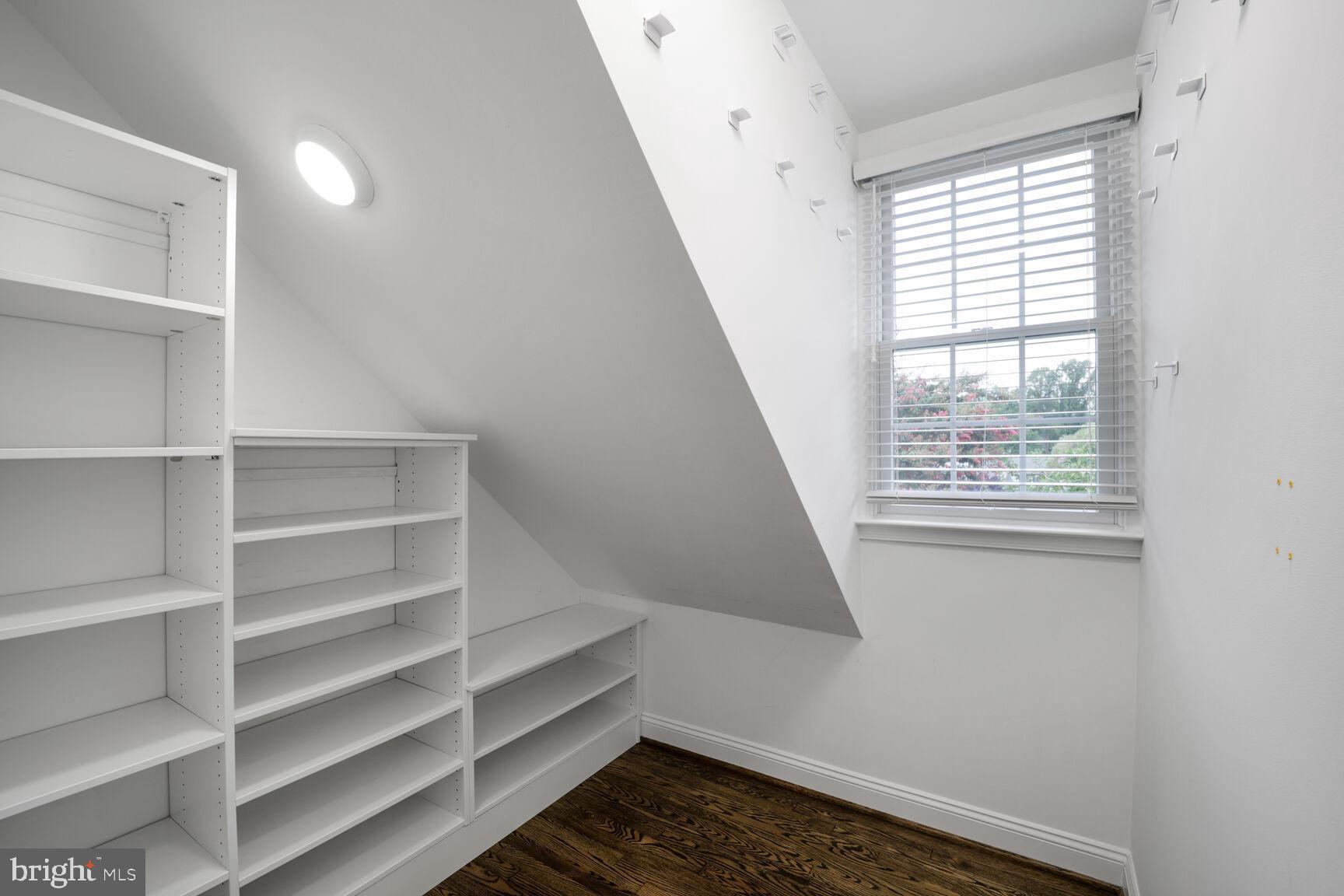 SOUTH RIVER COLONY - Residential