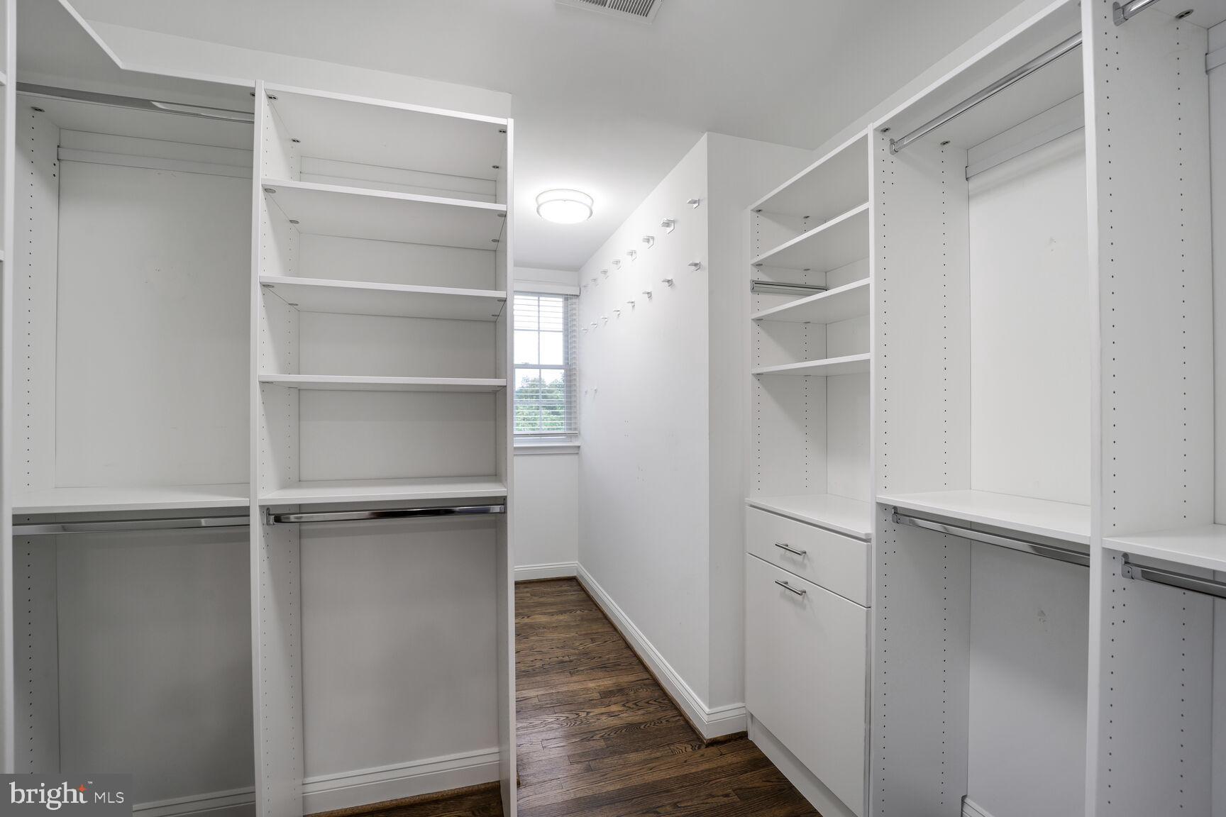 SOUTH RIVER COLONY - Residential