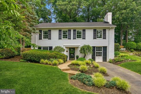 Photo of 7825 FULBRIGHT CT, BETHESDA, MD 20817 (MLS # MDMC2097554) Photo of 7825 FULBRIGHT CT, BETHESDA, MD 20817 (MLS # MDMC2097554)