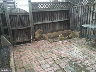 CHARLES VILLAGE - Residential Lease