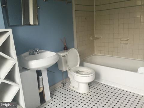 CHARLES VILLAGE - Residential Lease