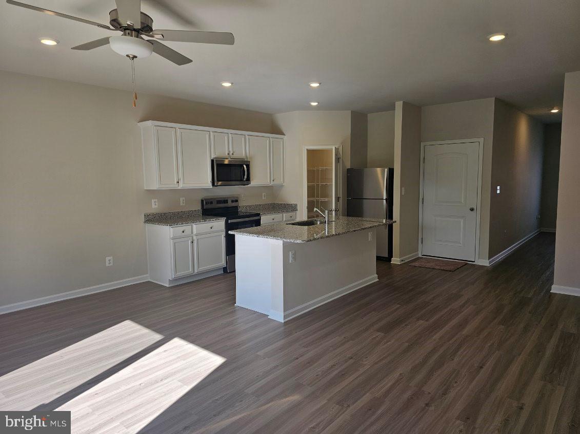 HOMEPLACE AT RIVERSIDE - Residential Lease