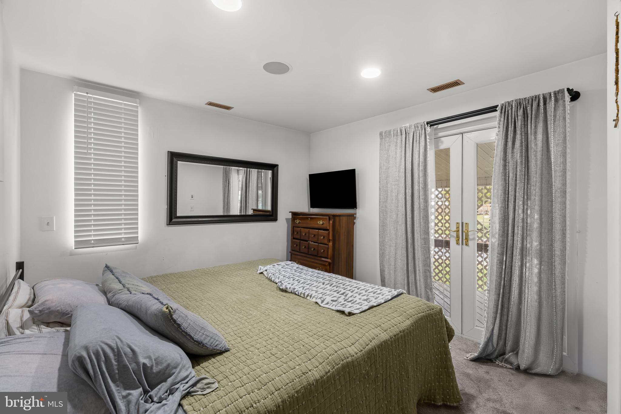 LYNCH POINT - Residential