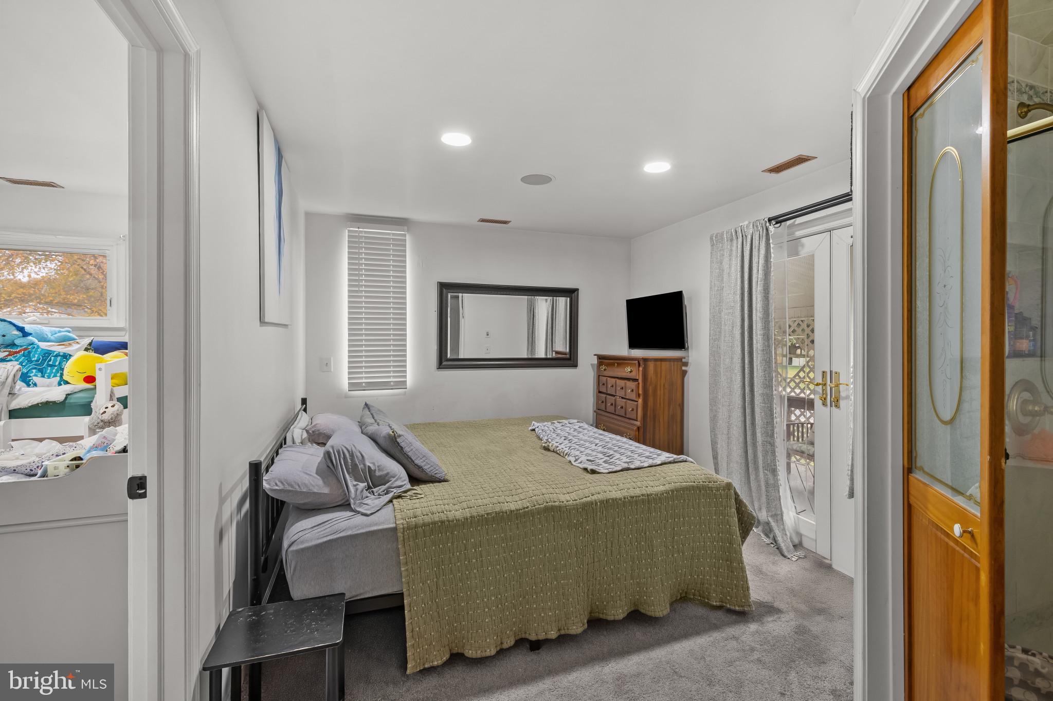 LYNCH POINT - Residential