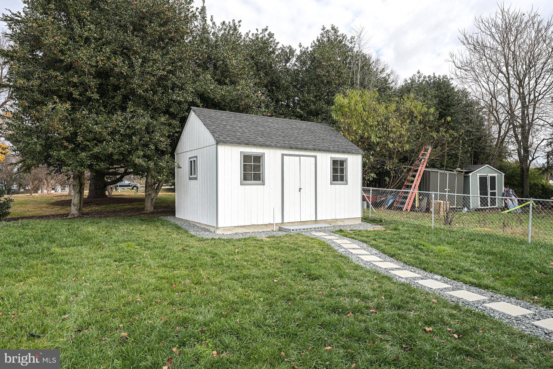 RIVERDALE - Residential