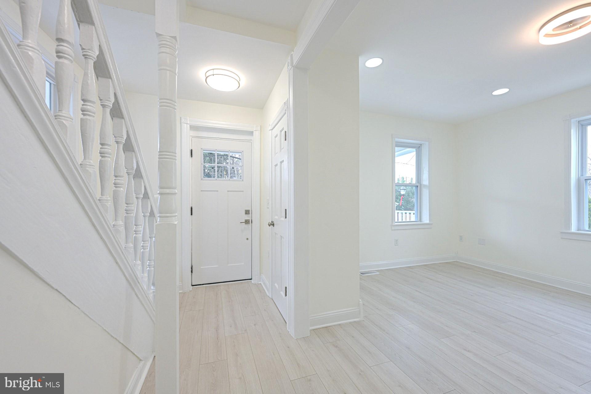 RIVERDALE - Residential