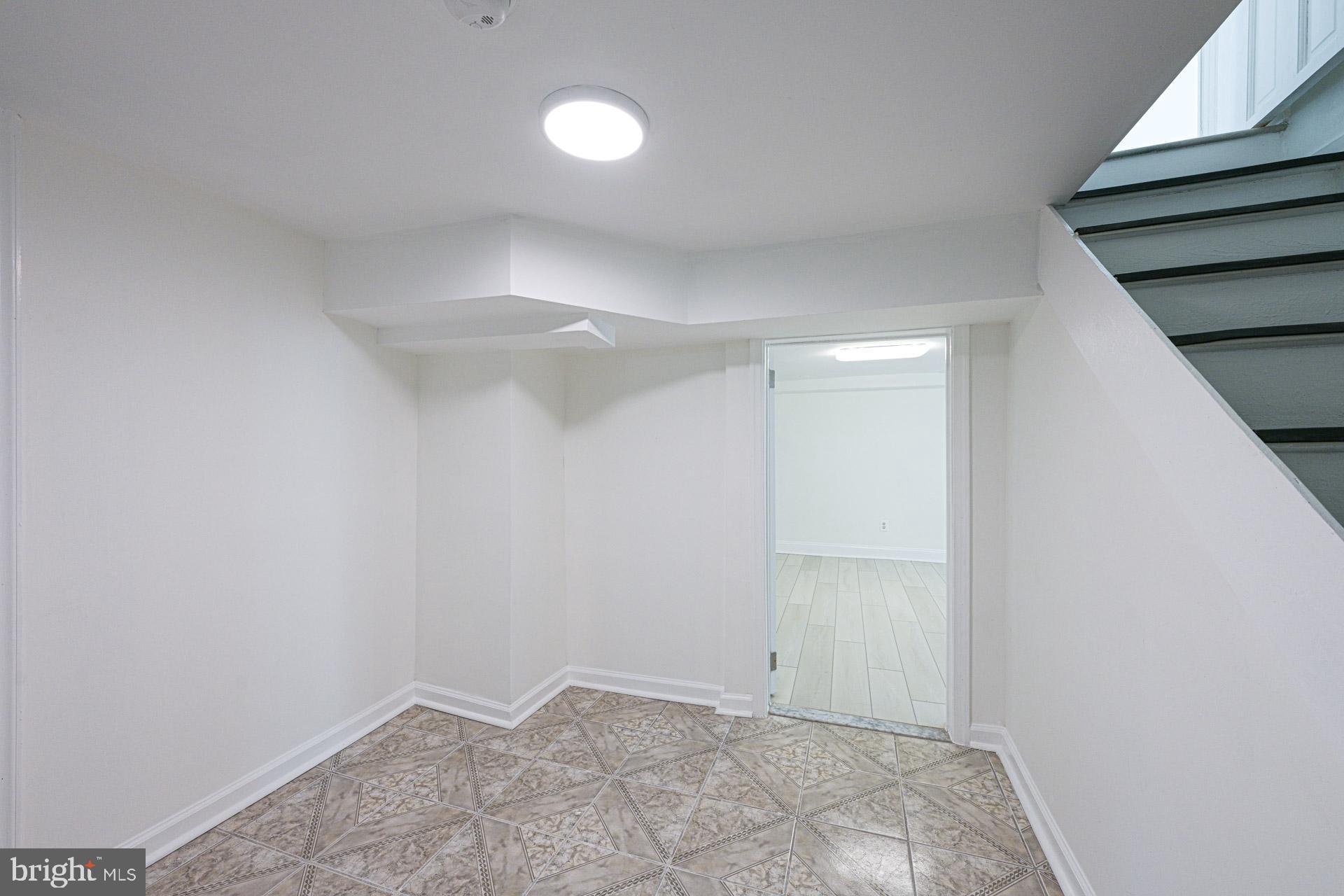 RIVERDALE - Residential