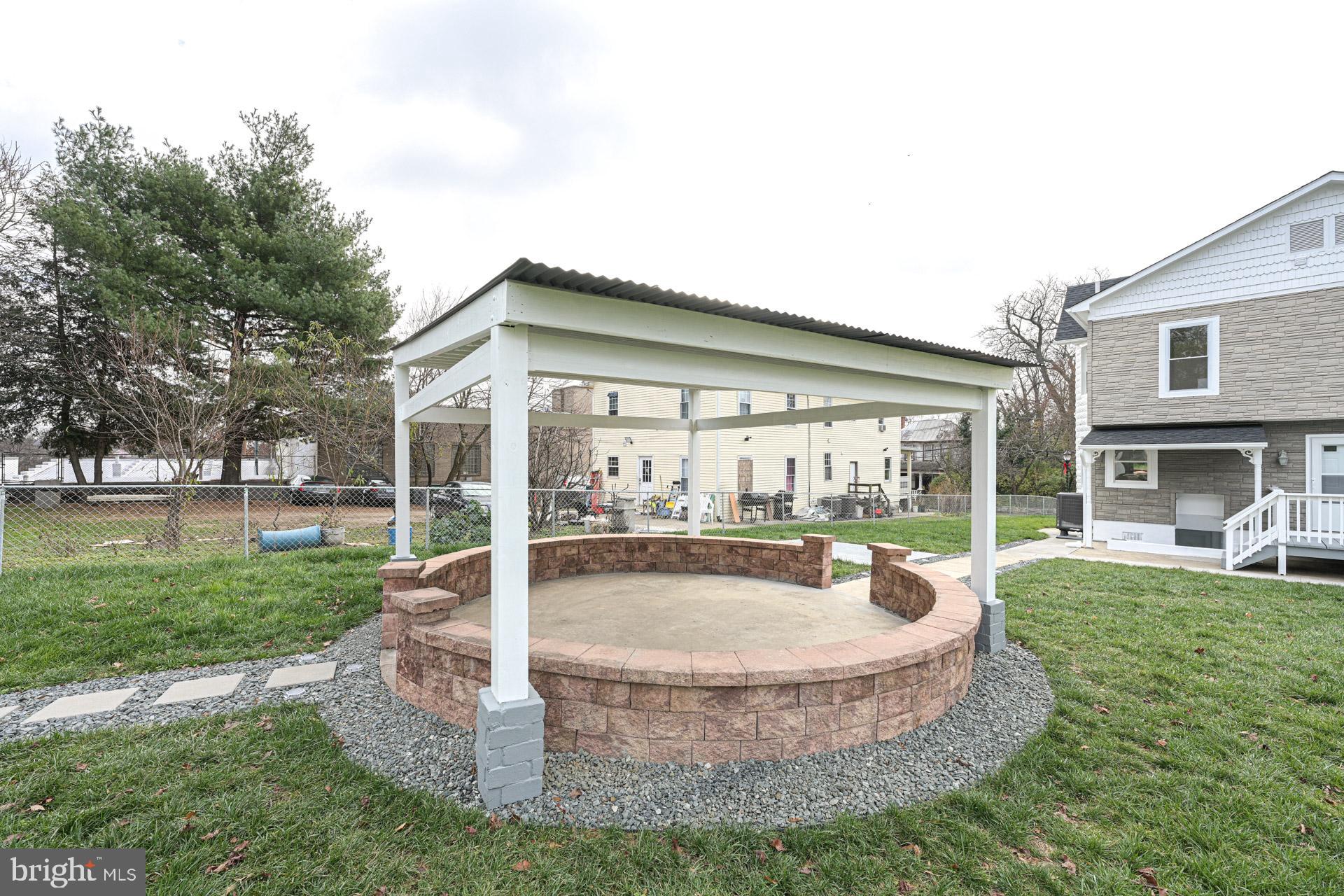 RIVERDALE - Residential