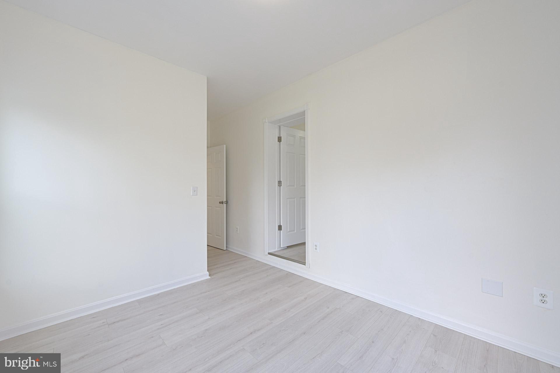 RIVERDALE - Residential