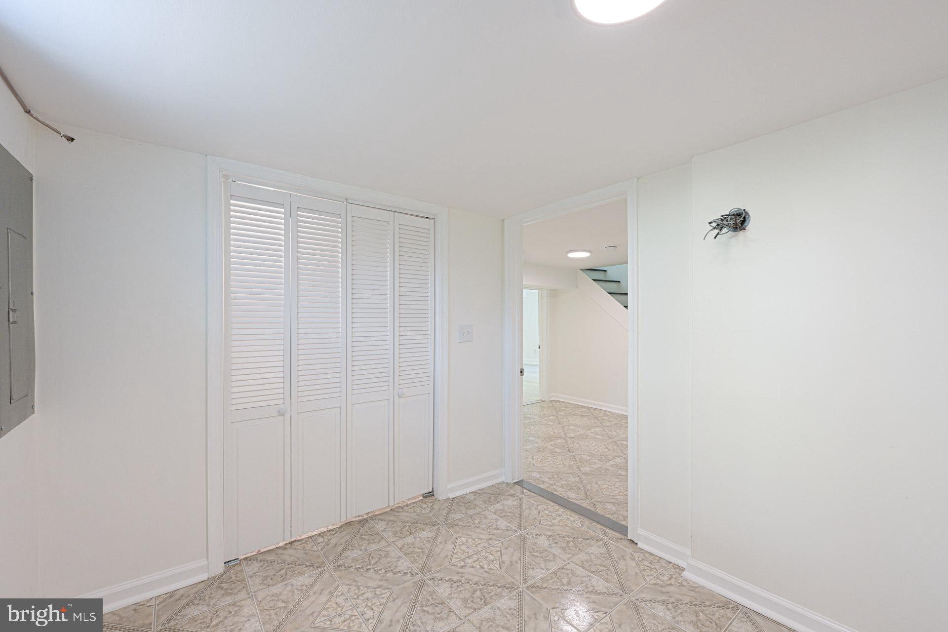 RIVERDALE - Residential