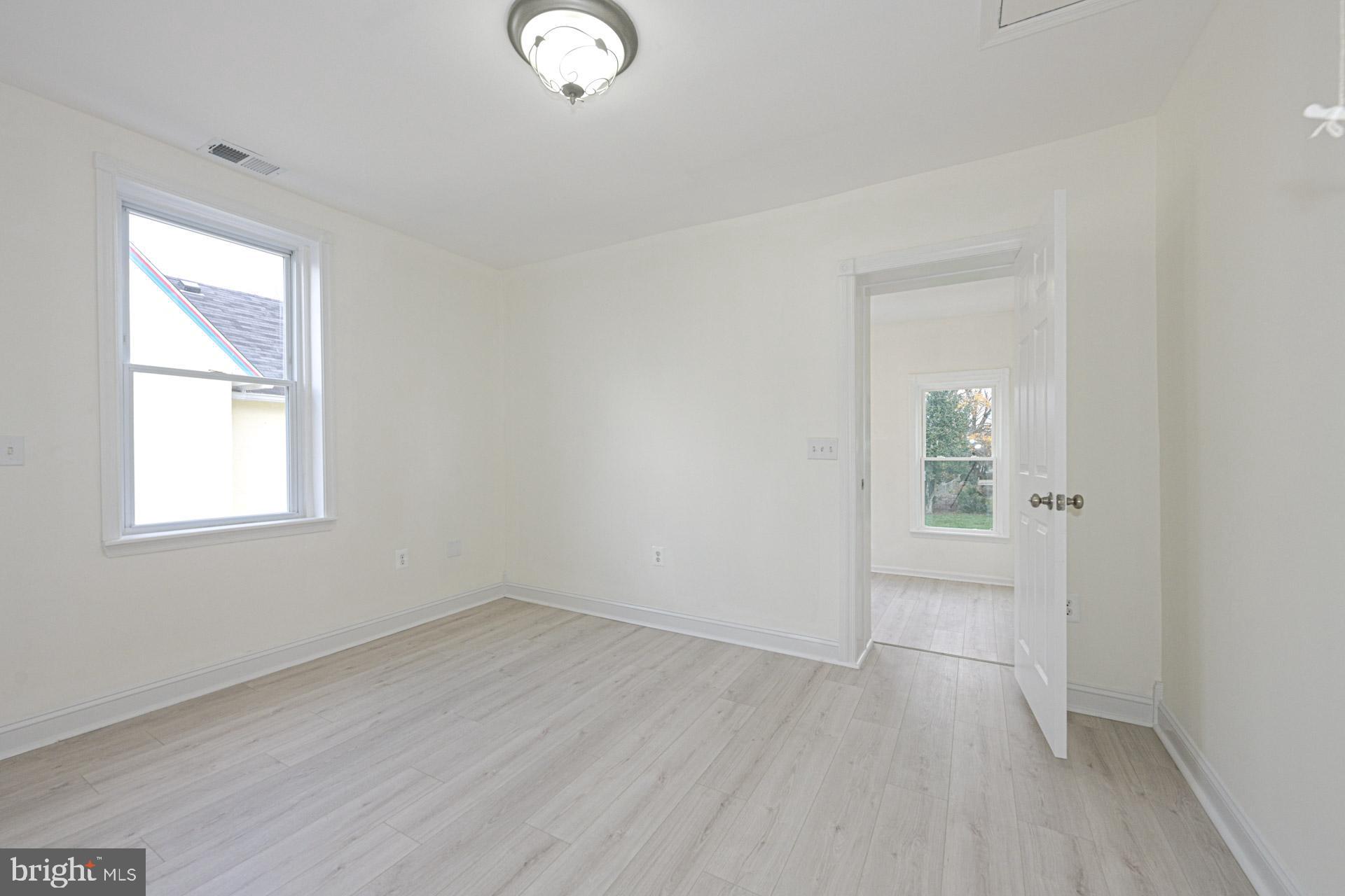 RIVERDALE - Residential