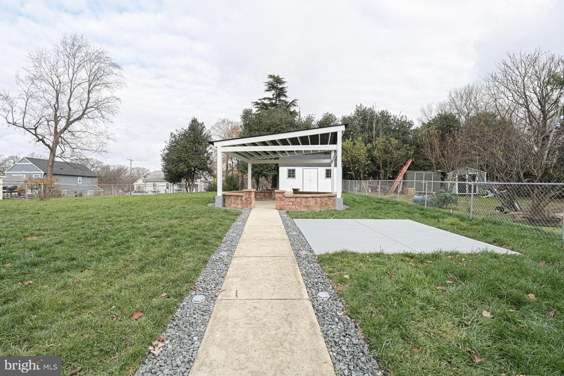 RIVERDALE - Residential