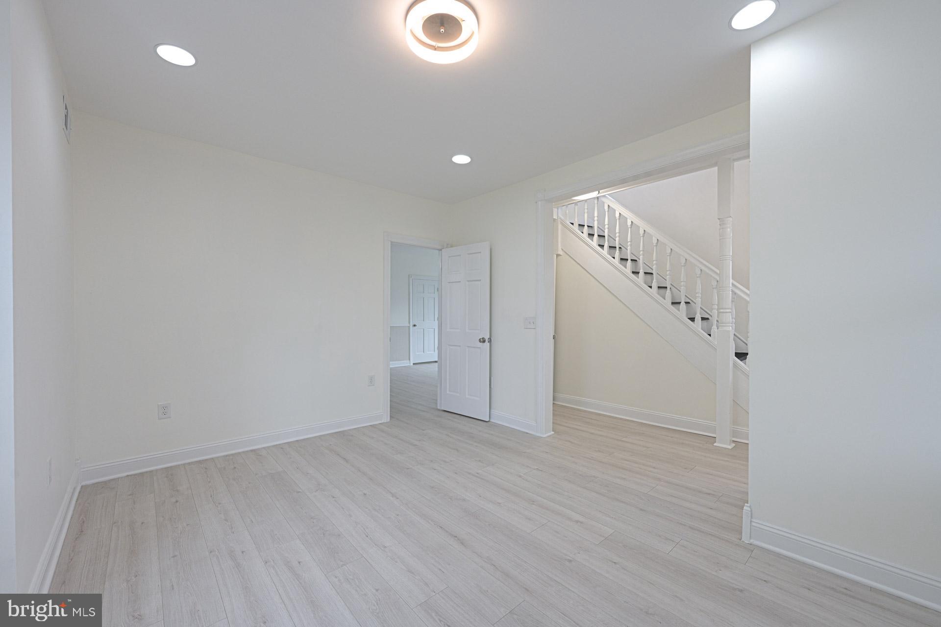 RIVERDALE - Residential