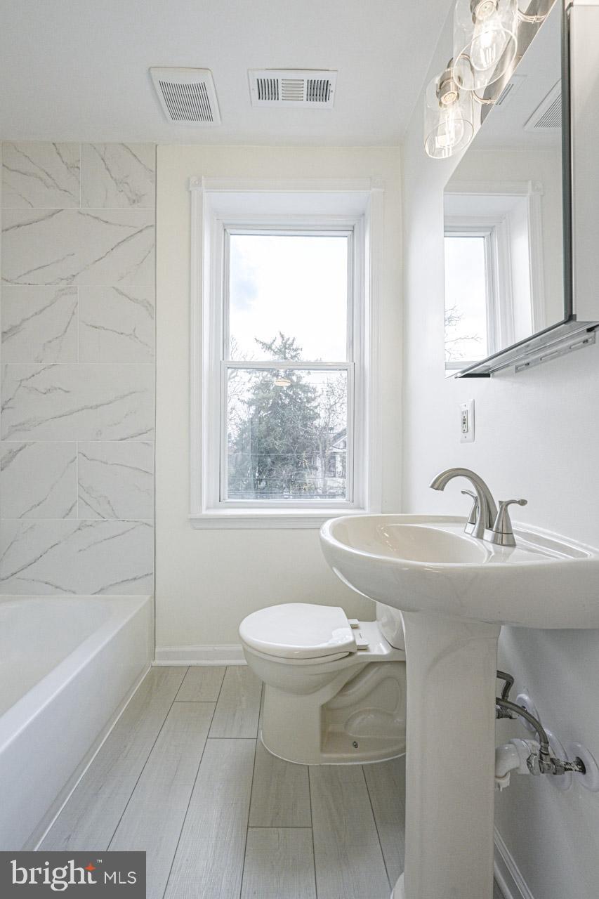 RIVERDALE - Residential