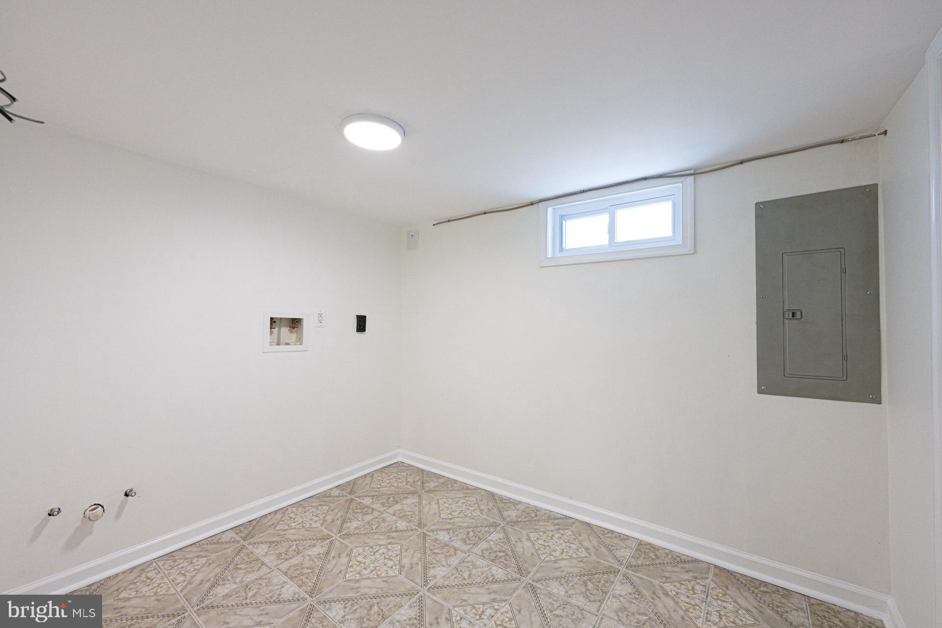 RIVERDALE - Residential