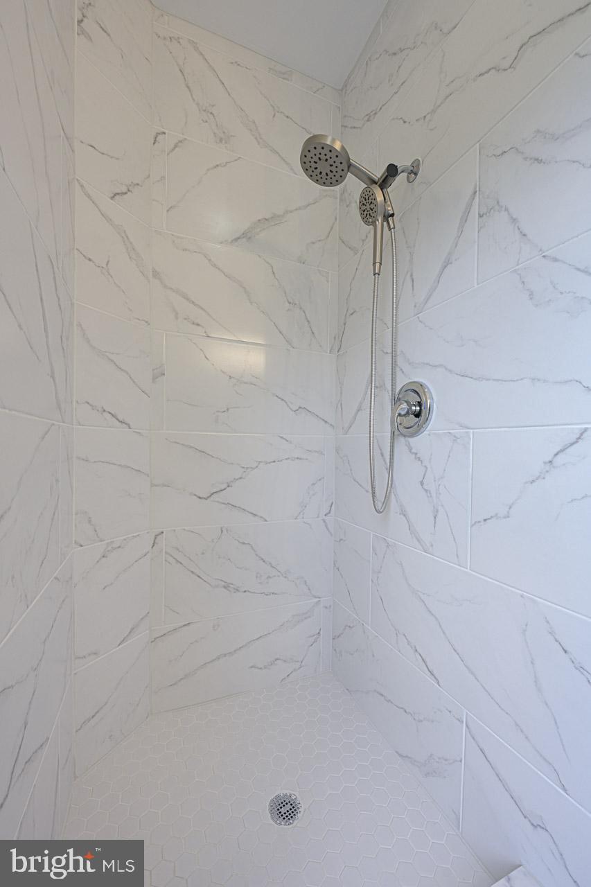 RIVERDALE - Residential