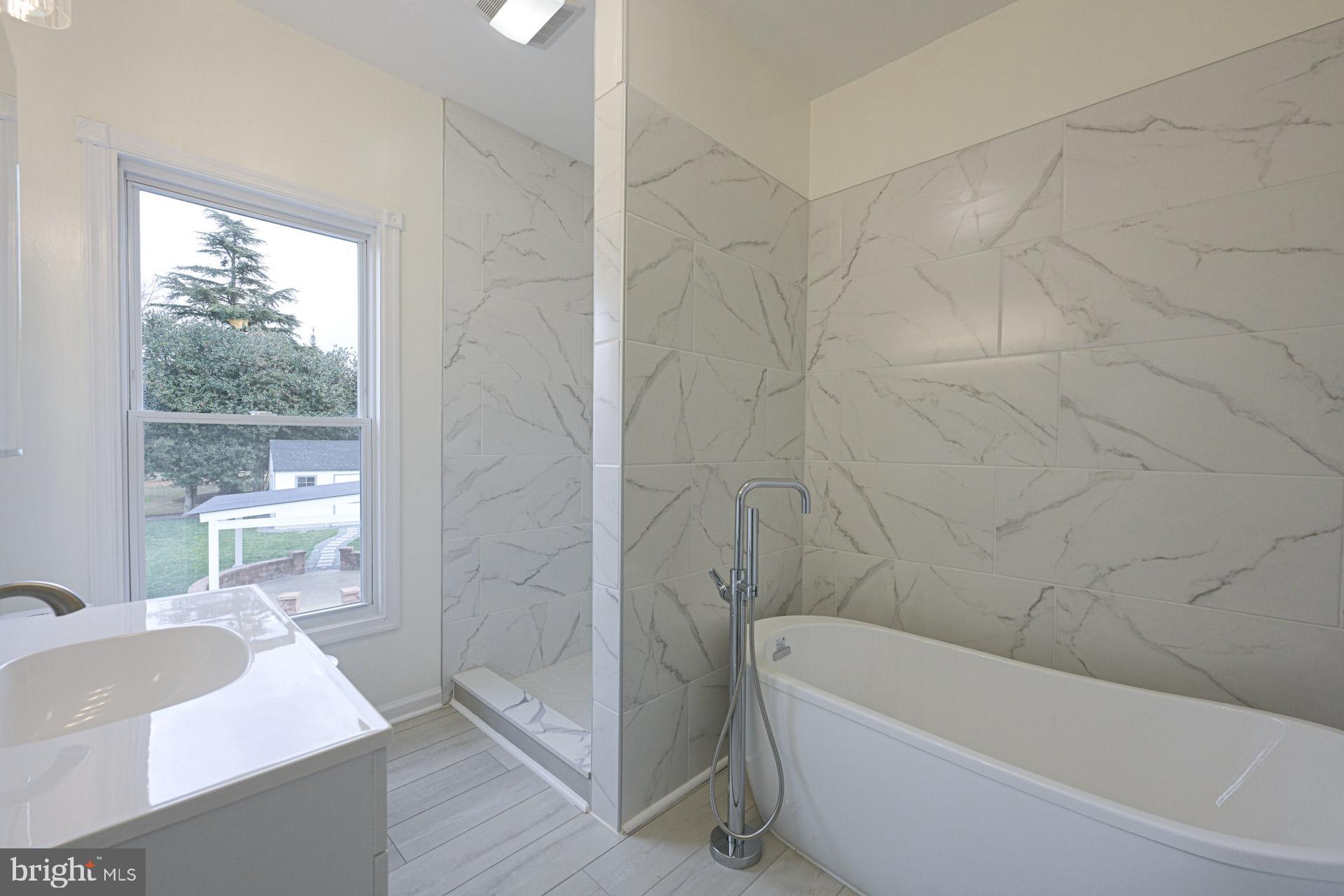 RIVERDALE - Residential