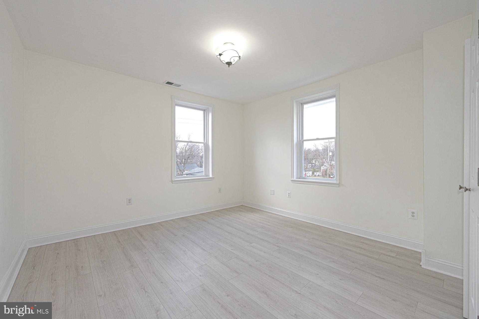 RIVERDALE - Residential