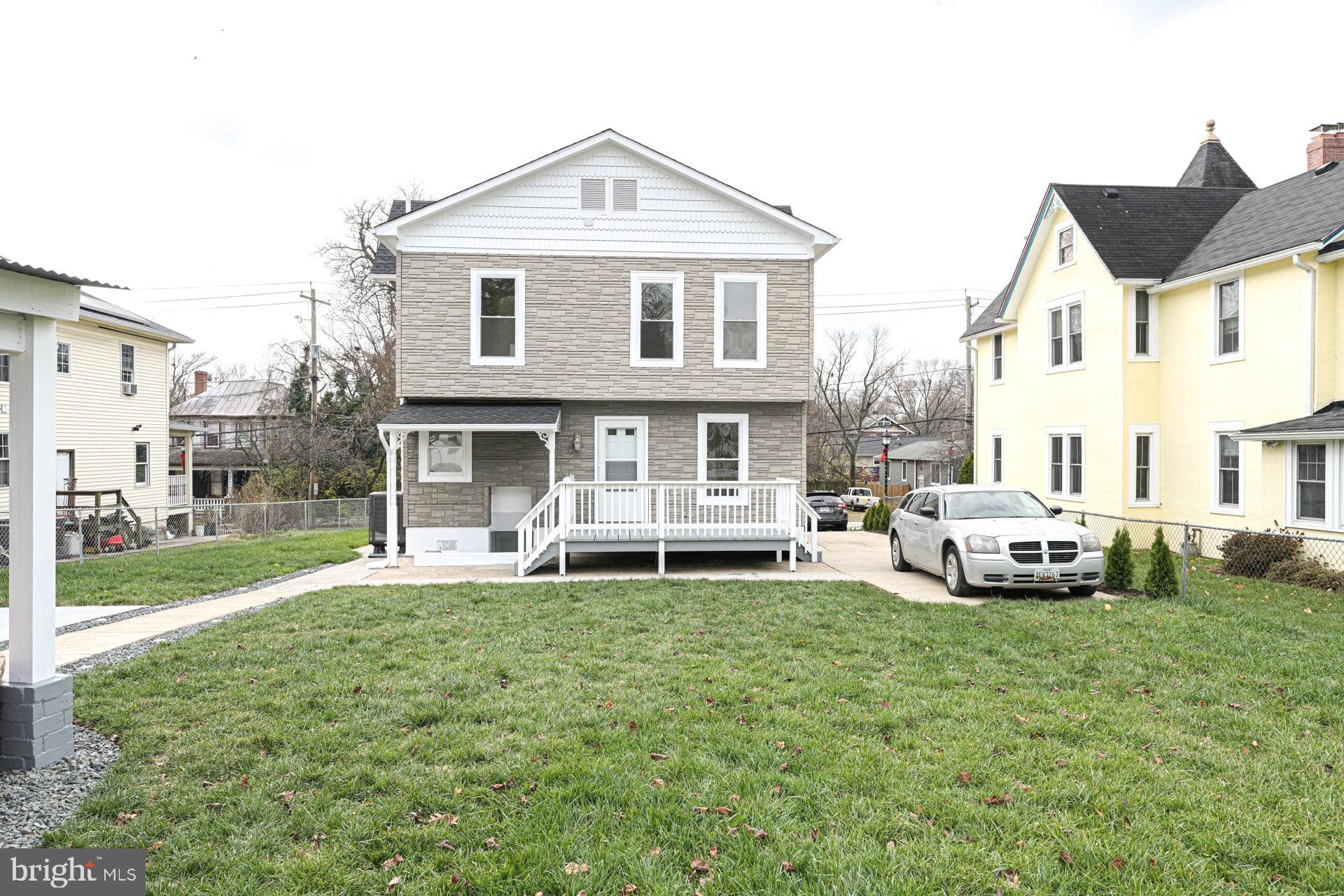 RIVERDALE - Residential