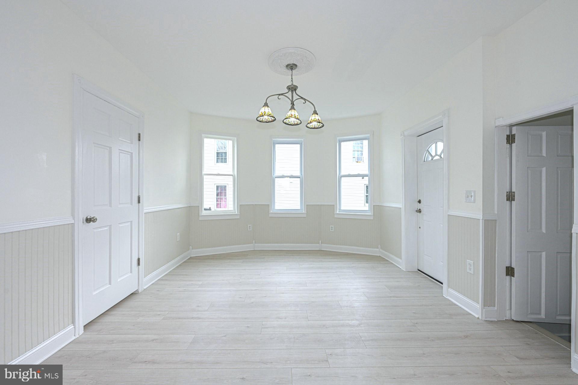 RIVERDALE - Residential