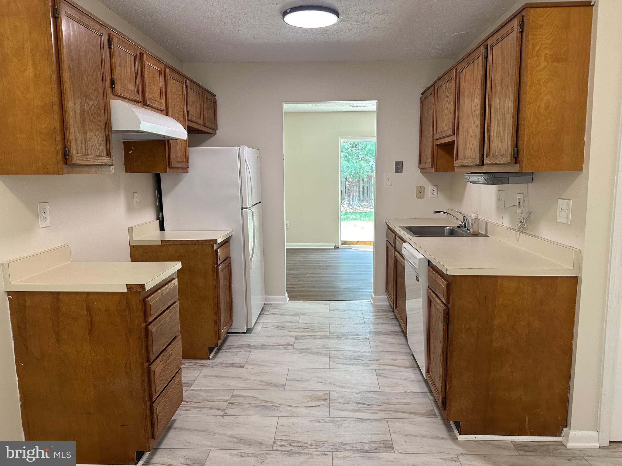 GEORGETOWNE COURT - Residential Lease