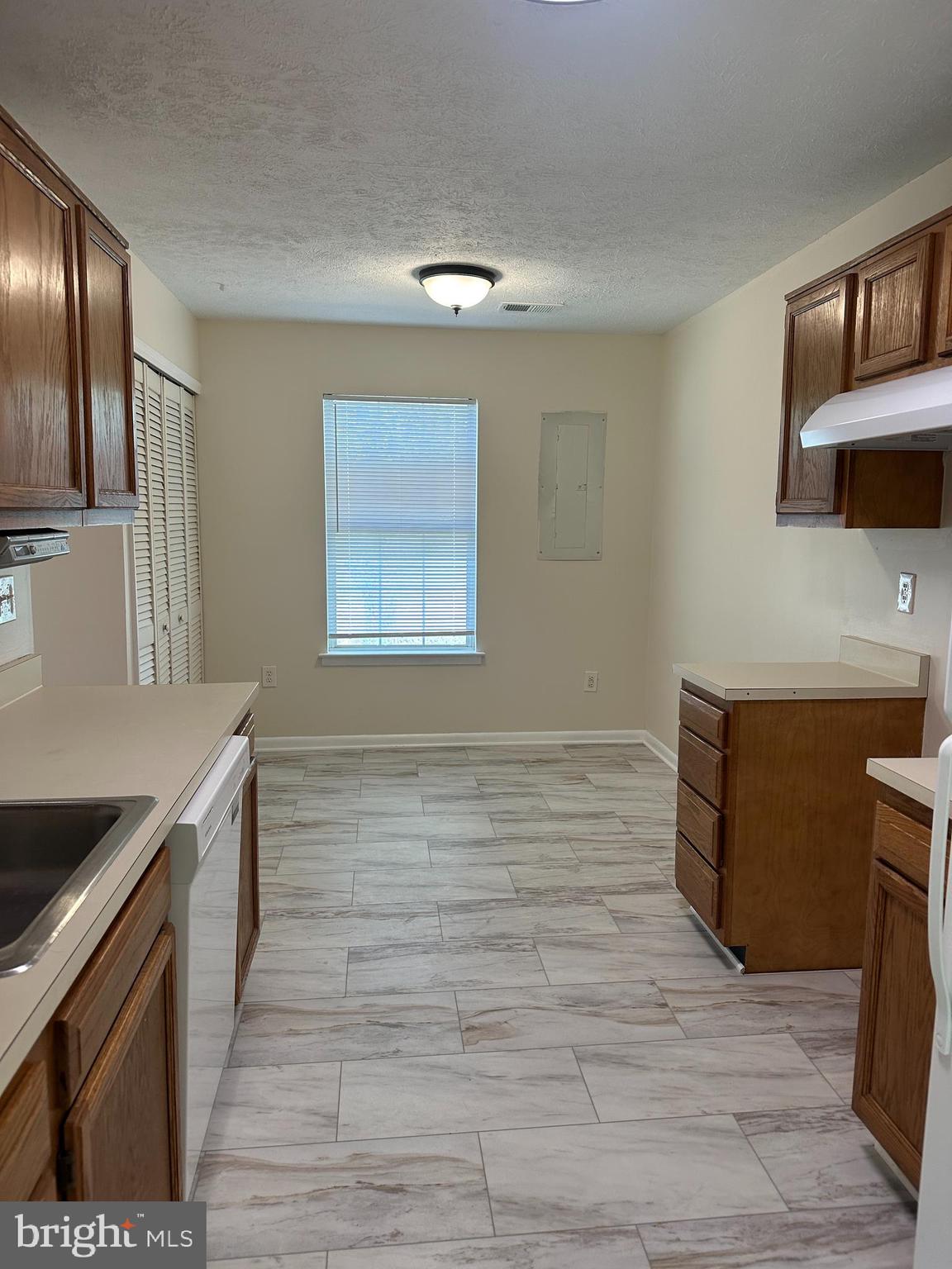 GEORGETOWNE COURT - Residential Lease