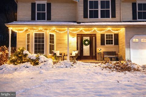 207 WOODBRIDGE LANE DOUGLASSVILLE PA 19518