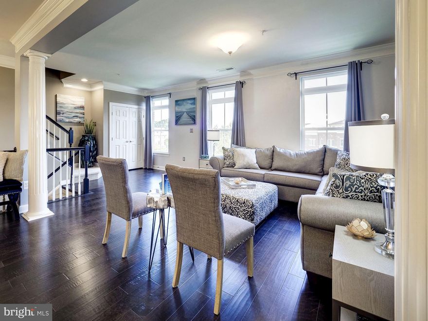 Gorgeous two level penthouse level condo with 1 car garage. Exceptional MBR space with two walk-in closets. Luxury MBA, has two sinks, huge tiled shower with double shower heads & private WC. Kitchen recently upgraded granite countertops and backsplash. Family Room off kitchen with gas fireplace. Custom paint and wall finishes, wood floors, crown and chair rail moldings. Shows very well as lightly lived in.