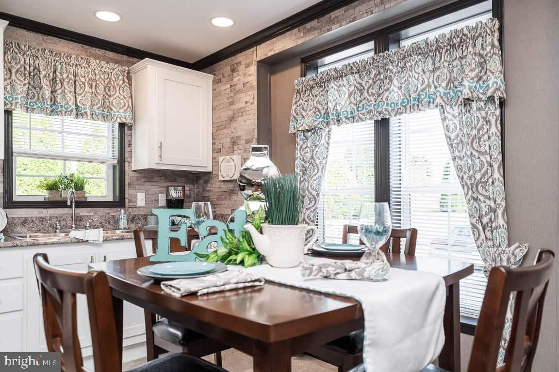 FOUR WAY MANOR - Residential