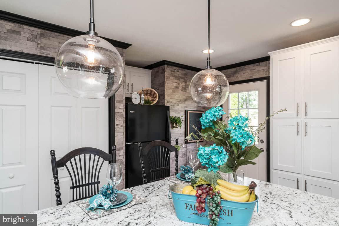 FOUR WAY MANOR - Residential