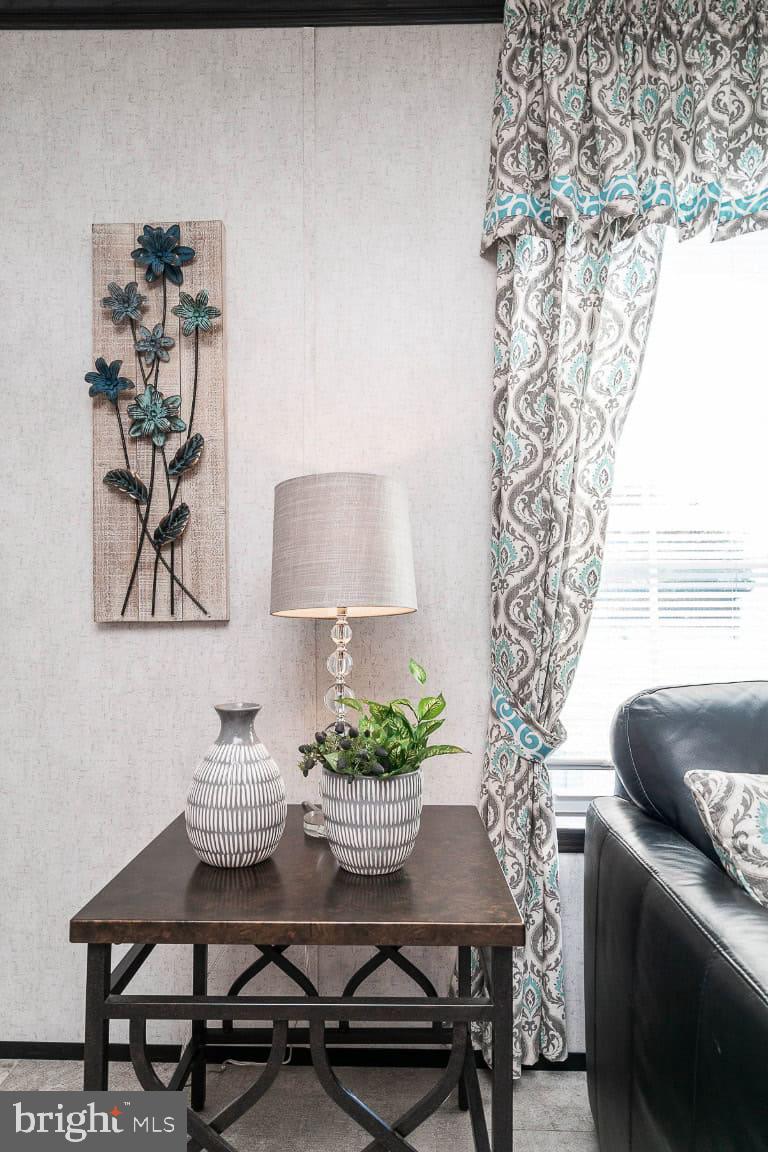 FOUR WAY MANOR - Residential