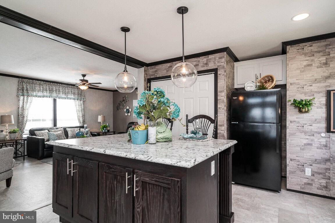 FOUR WAY MANOR - Residential