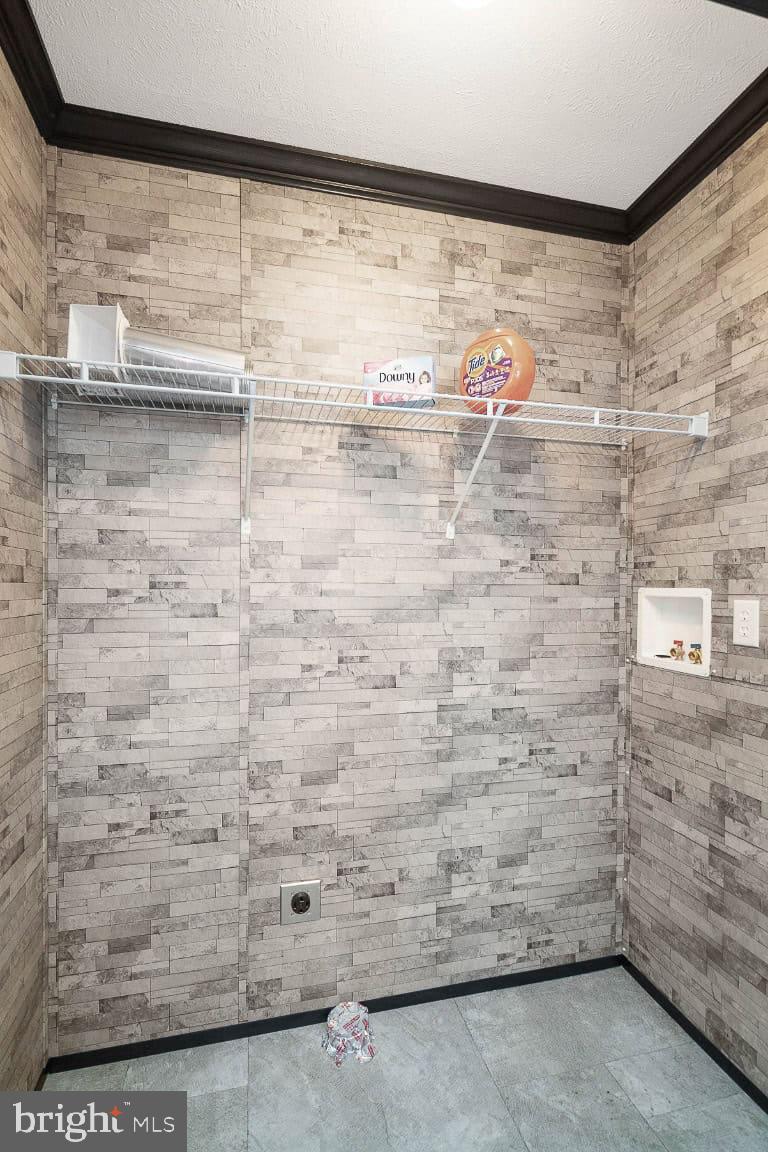 FOUR WAY MANOR - Residential