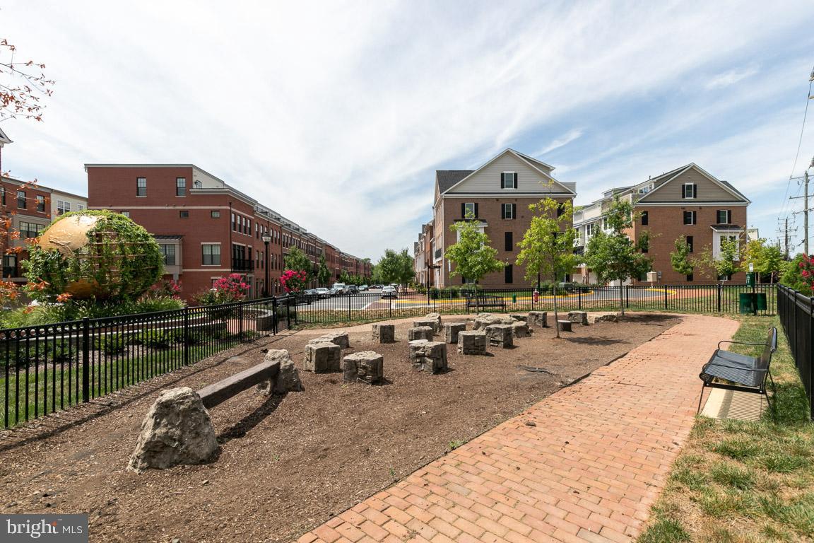 CRESCENT PLACE - Residential