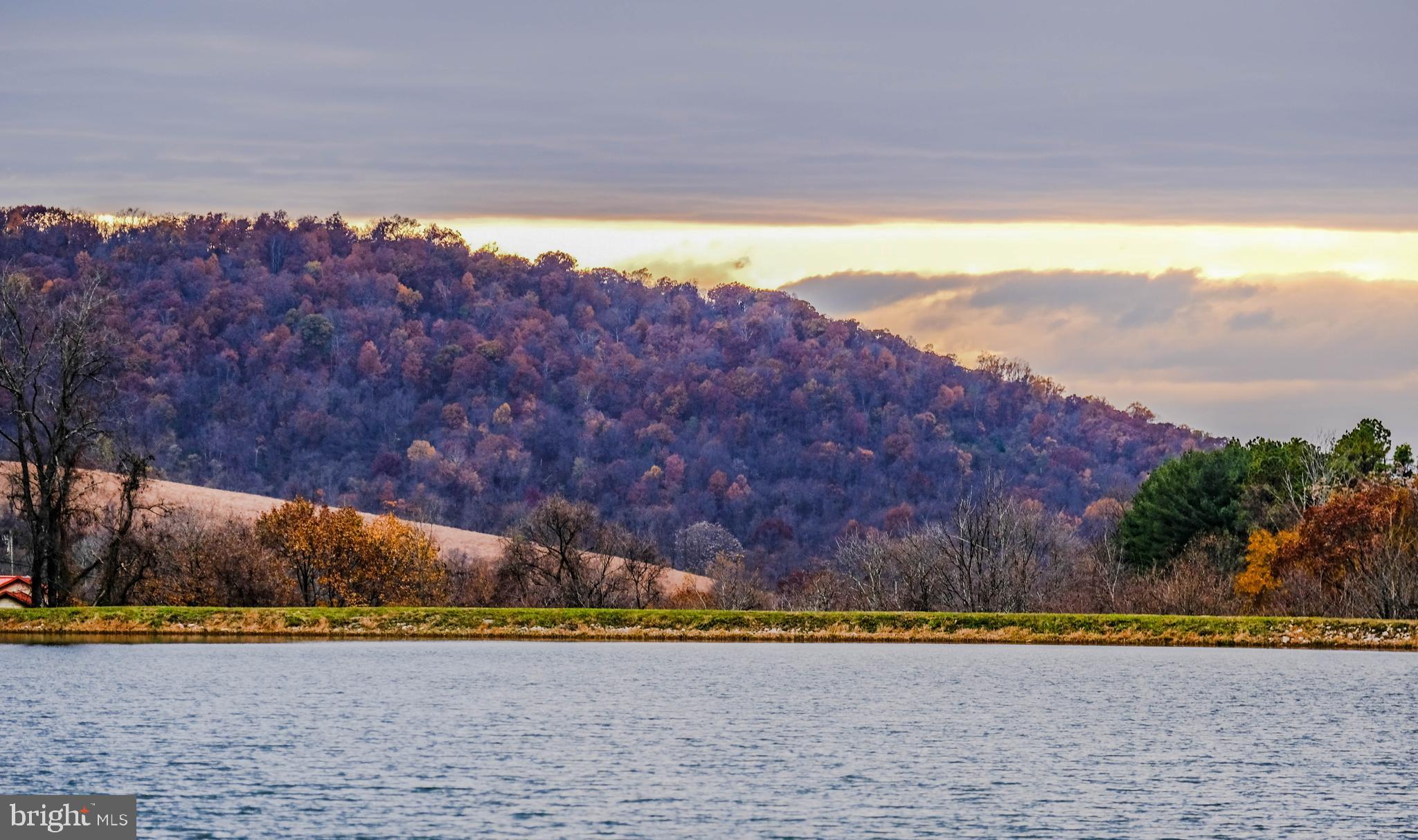 LAKE FRONT ROYAL - Residential