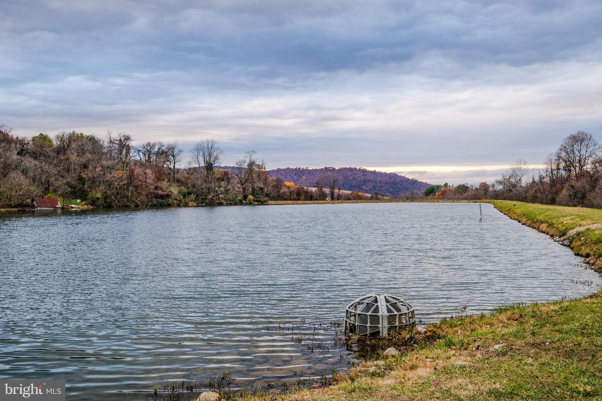 LAKE FRONT ROYAL - Residential