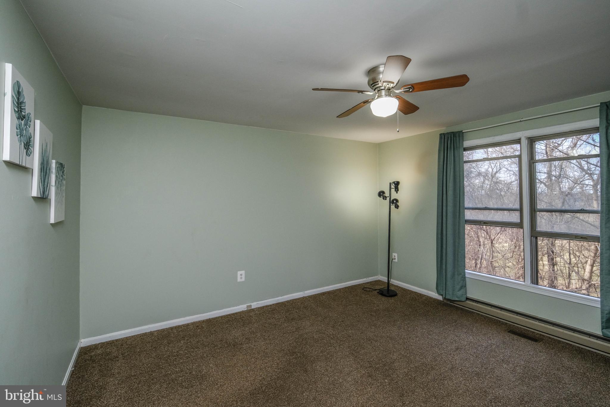 LAKE FRONT ROYAL - Residential