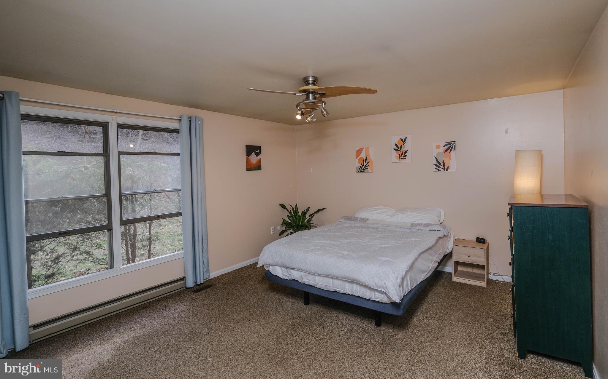 LAKE FRONT ROYAL - Residential