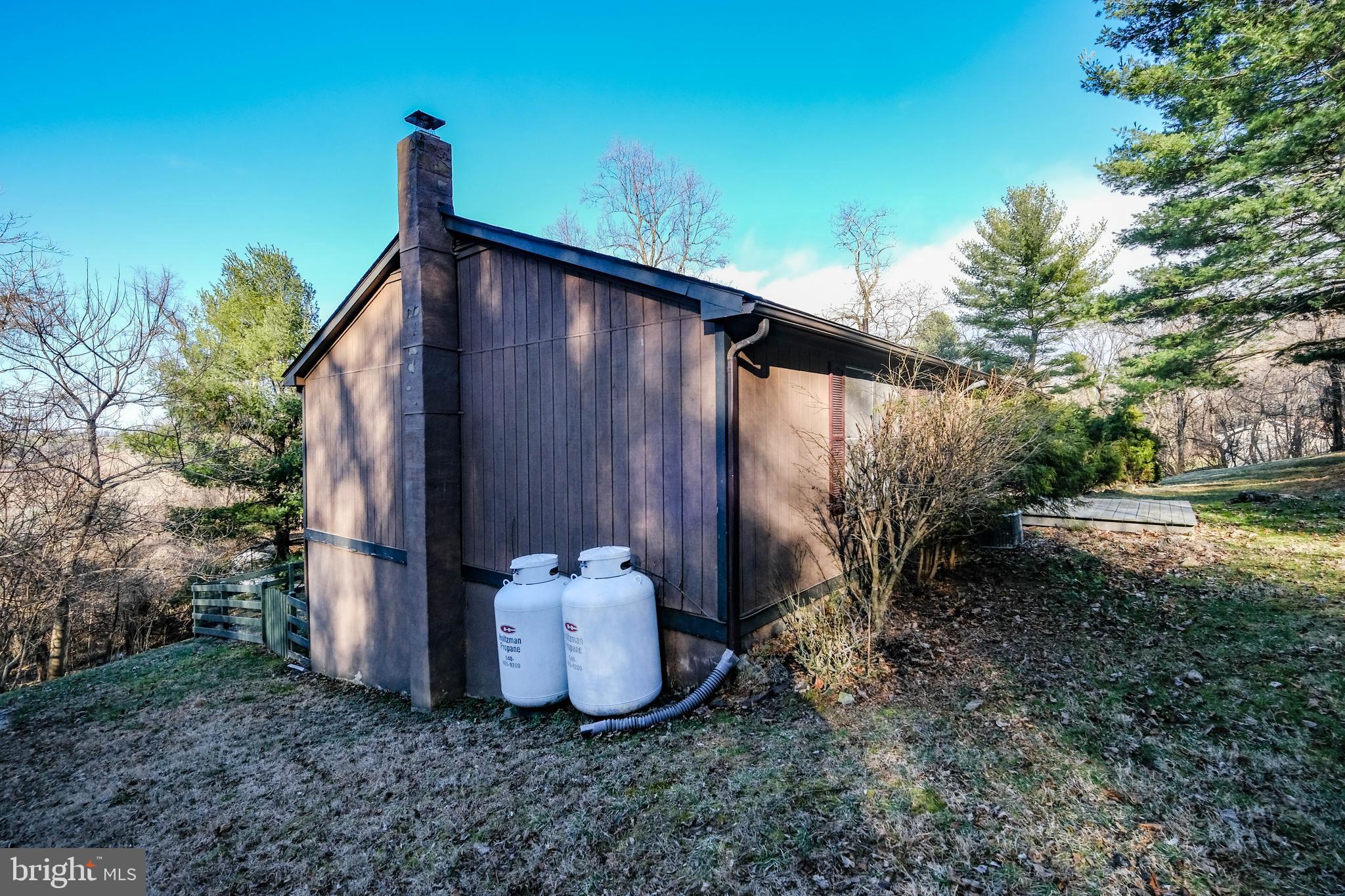 LAKE FRONT ROYAL - Residential