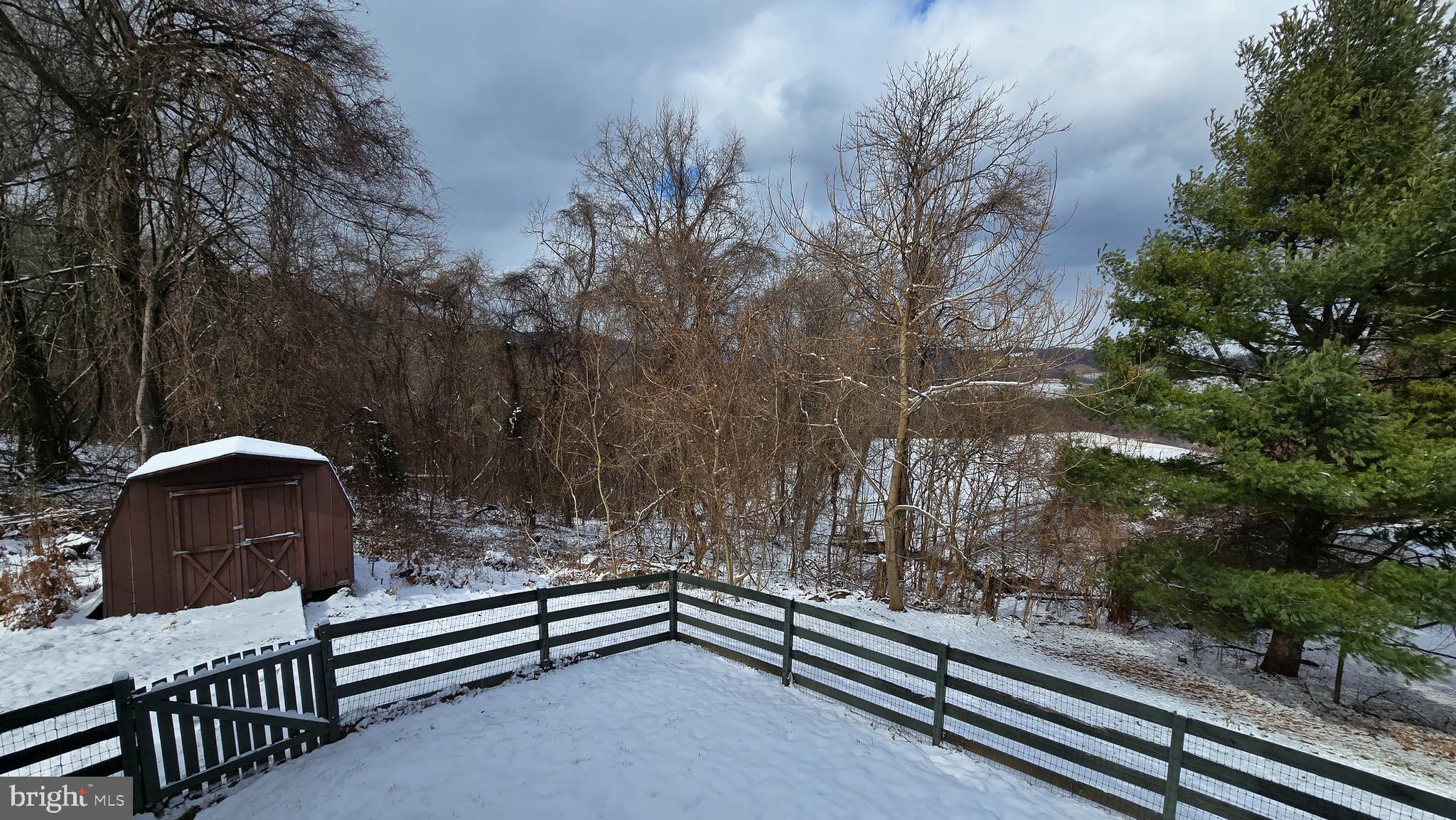 LAKE FRONT ROYAL - Residential