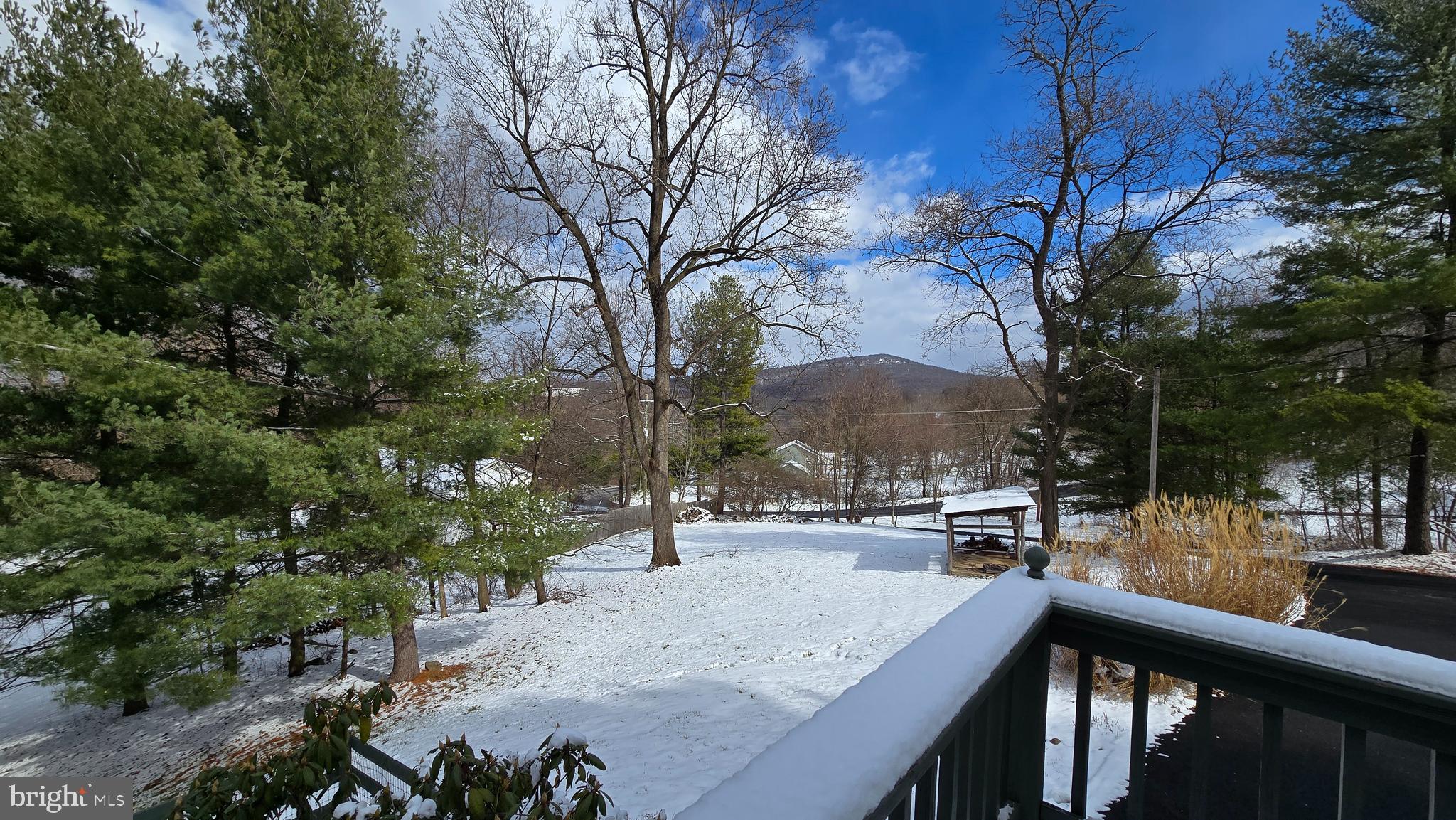 LAKE FRONT ROYAL - Residential