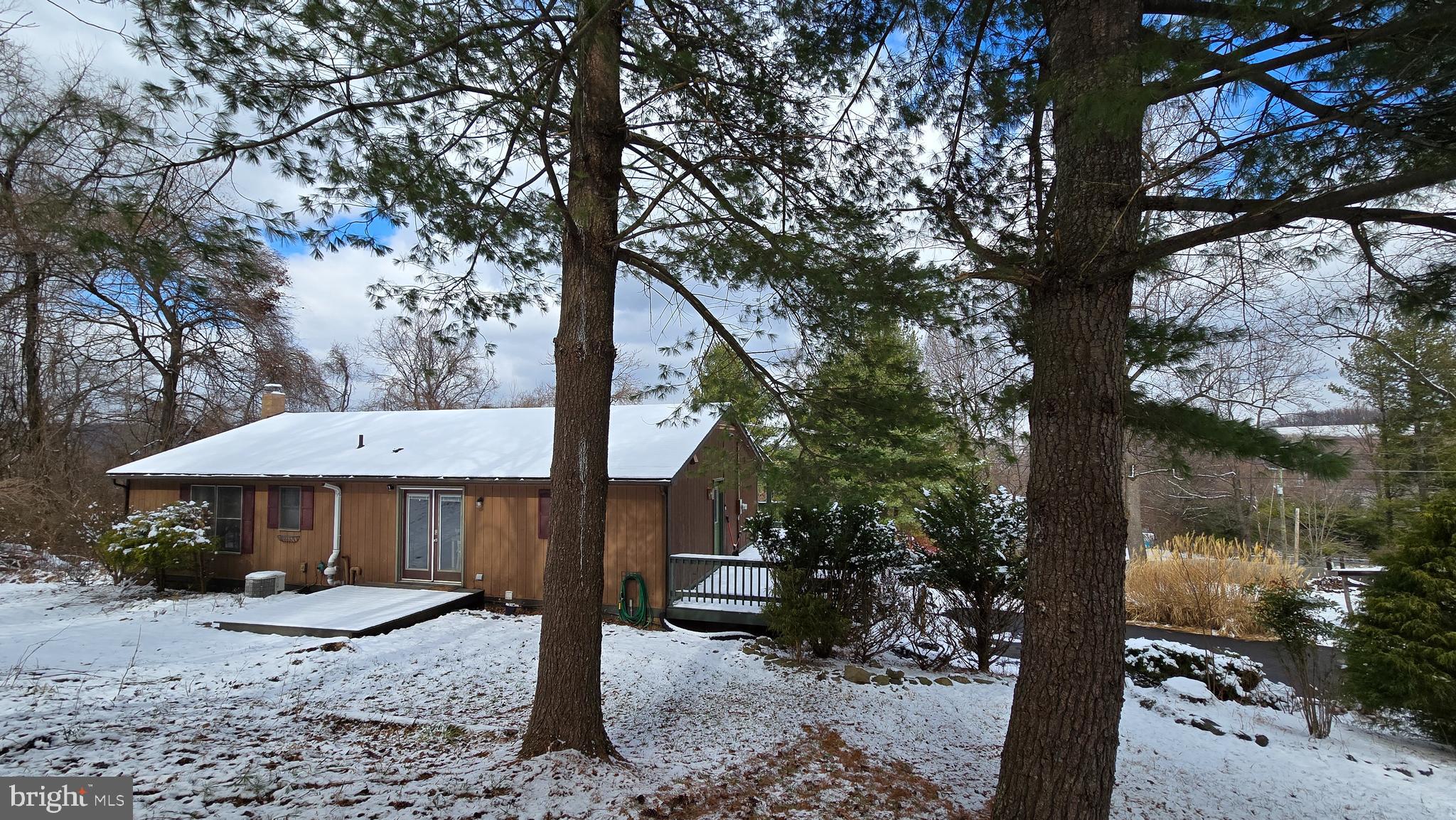 LAKE FRONT ROYAL - Residential